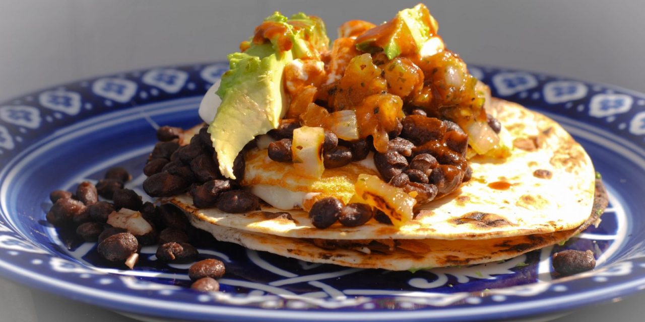 how to make eggs on the grill, using a cast iron skillet on the grill,