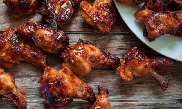 (Grilled) Sriracha BBQ Chicken Wings