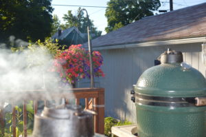 Overview of The Big Green Egg from the cooks perspective http://grillingmontana.com
