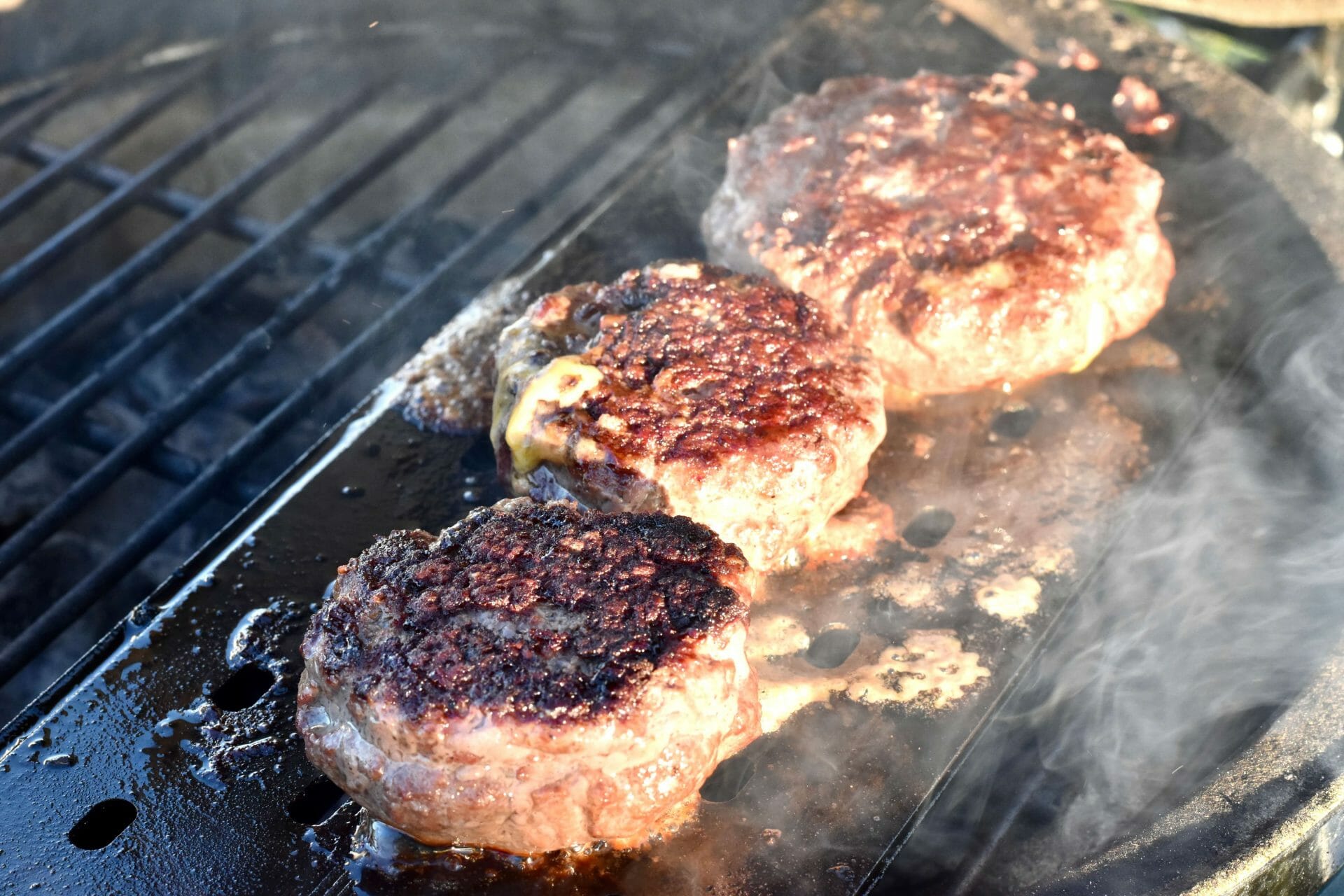 How to Make the Perfect Juicy Lucy Burger GrillGirl